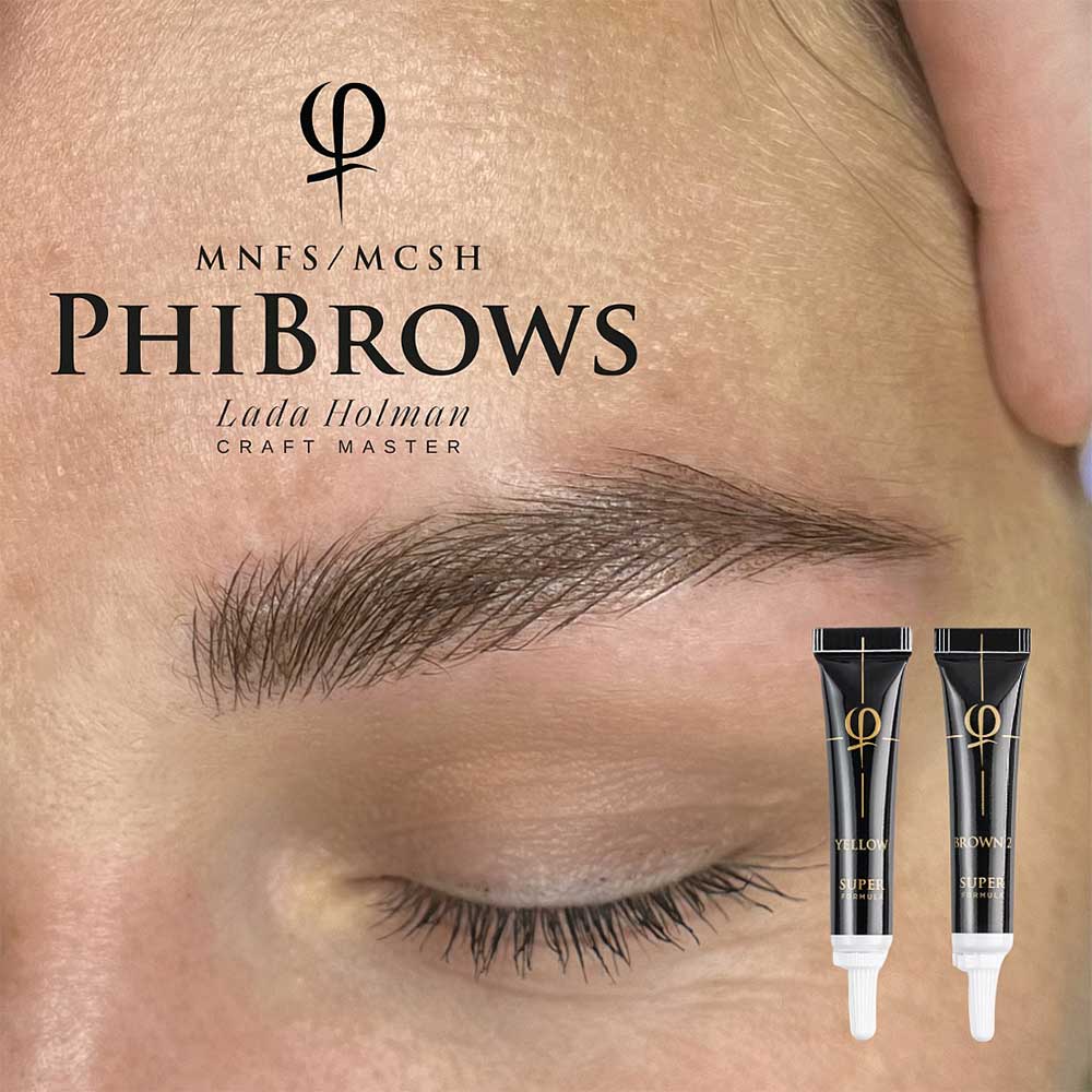 Nahaufnahme von Augenbrauen-Microblading-Ergebnissen der Mischung von Gelb und Brown 2 von Lada Holman